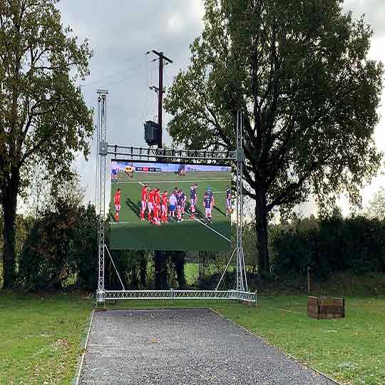 R5 дисплей на площадке открытого мероприятия, Сомали, Африка