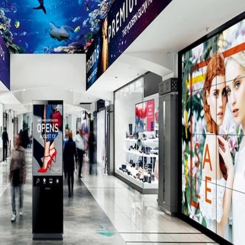 Светодиодная витрина FS в берлинском бизнес-центре Успех