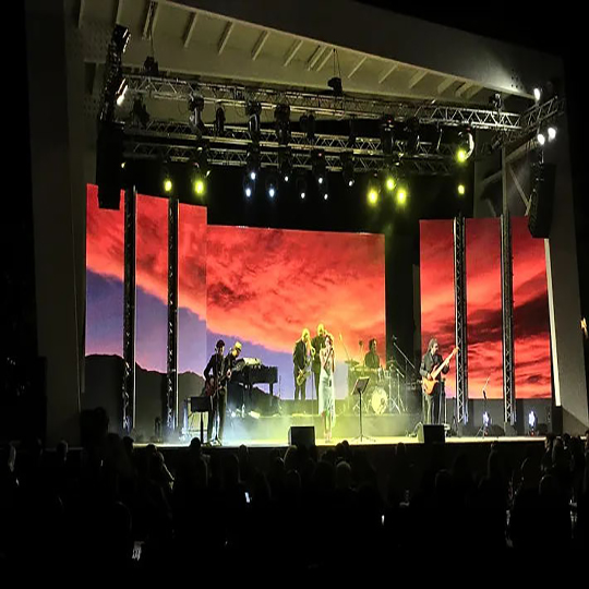 Светодиодный корпус R5 для публичного выступления, Варшава, Польша