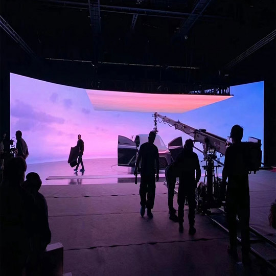 R5 дисплей на площадке видеостудии, Вашингтон, США