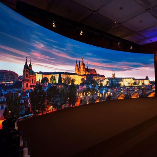 Кейс модели R5 Plus на сцене, Сан-Франциско, США