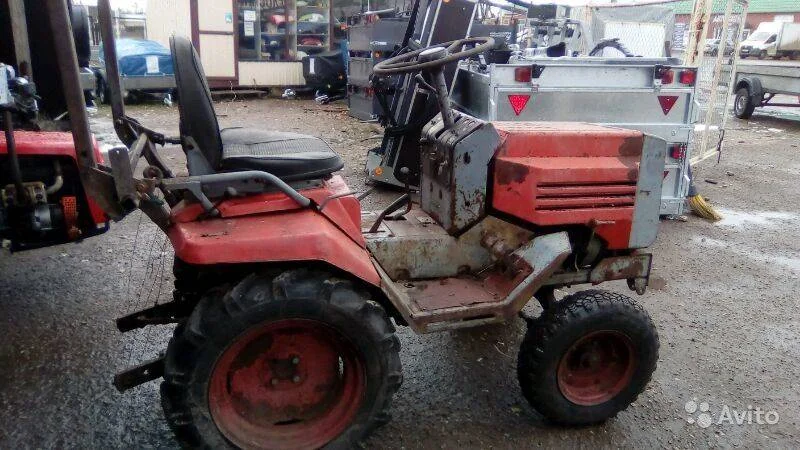 трактор с одноцилиндровым дизельным двигателем
