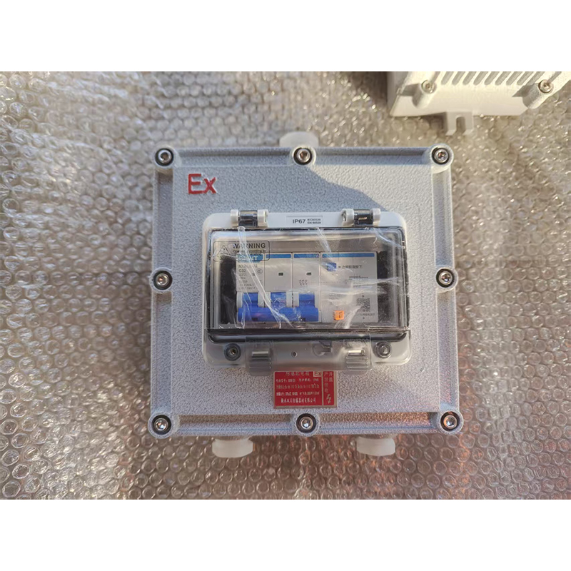 Взрывобезопасная коробка для соединения проводов с автоматическим выключателем