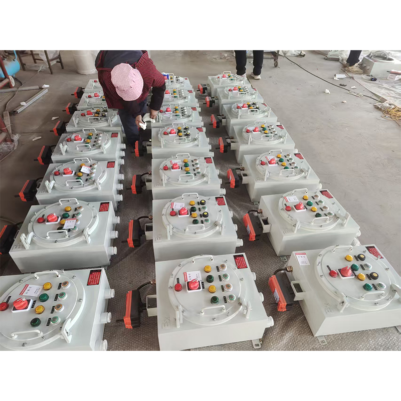 Взрывобезопасная коробка подключения с кнопками управления