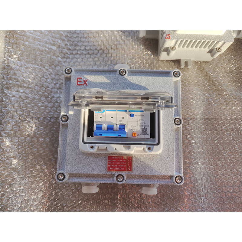 Взрывобезопасная коробка с автоматическим выключателем для подключения