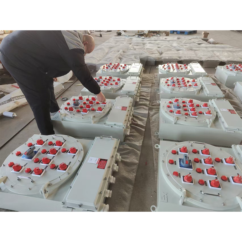 Взрывобезопасная панель подключения с кнопками запуска/остановки