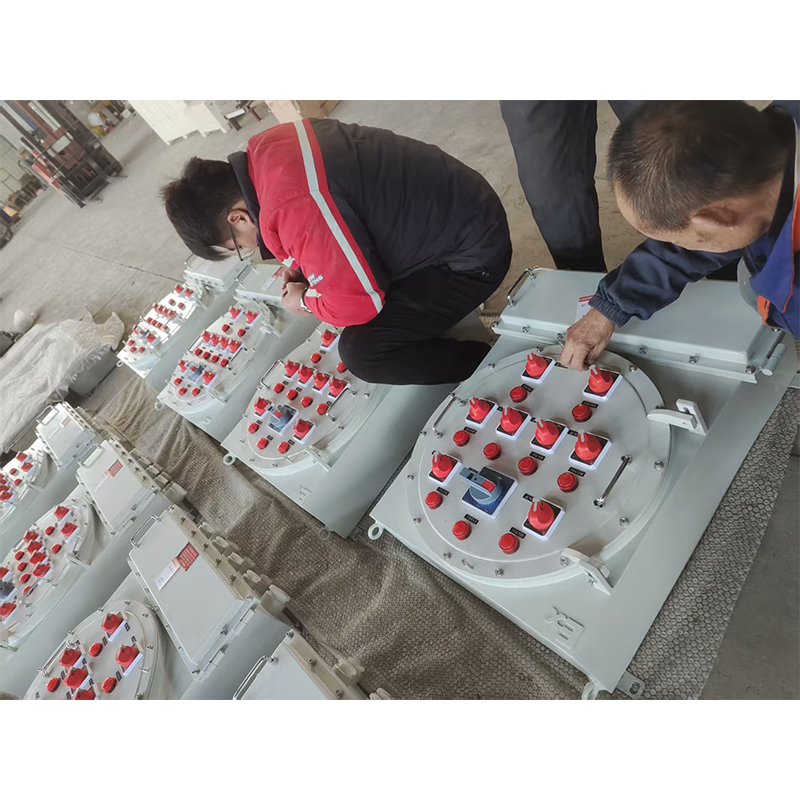 Взрывобезопасная панель подключения с кнопками запуска/остановки