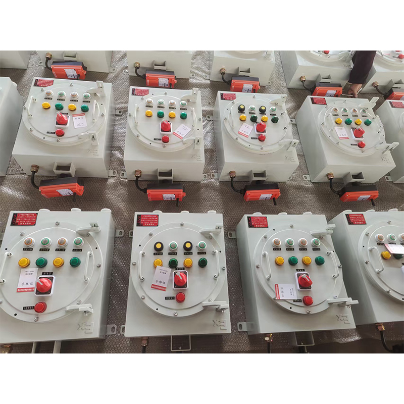 Взрывобезопасная панель подключения с кнопками запуска/остановки