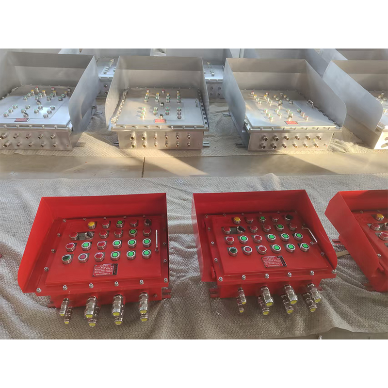 Взрывобезопасная панель управления с несколькими цепями