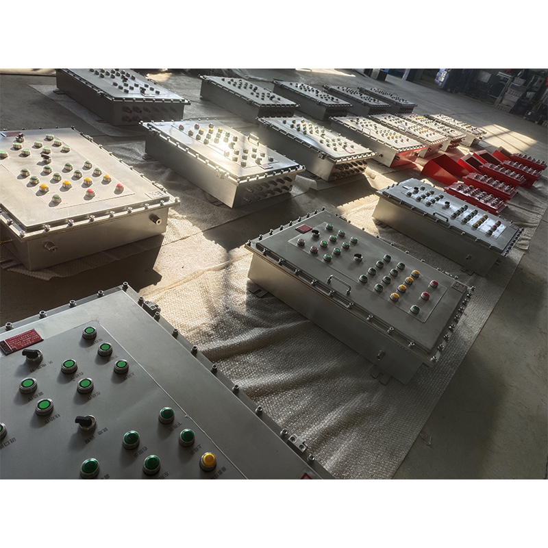 Взрывобезопасная панель управления с несколькими цепями