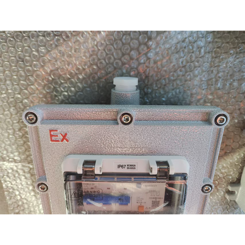 Взрывобезопасный автоматический выключатель в герметичной коробке