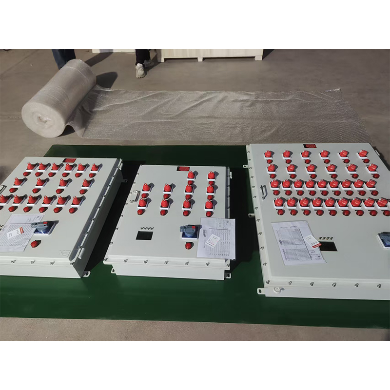 Взрывобезопасный панельный шкаф с кнопками управления