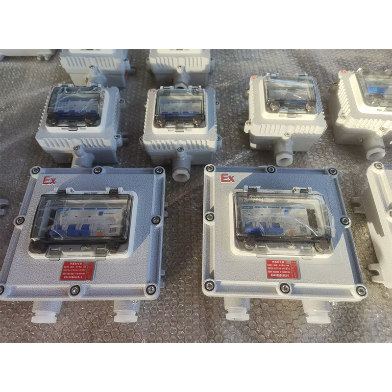 Взрывобезопасный распределительный блок с защитным автоматическим выключателем