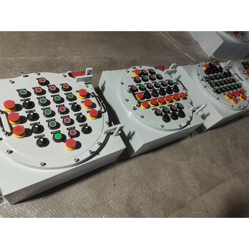 Взрывобезопасный распределительный шкаф с кнопками управления