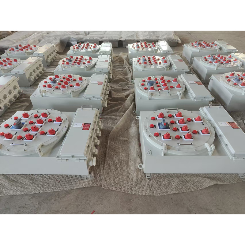 Взрывобезопасный распределительный шкаф с кнопочным панелем