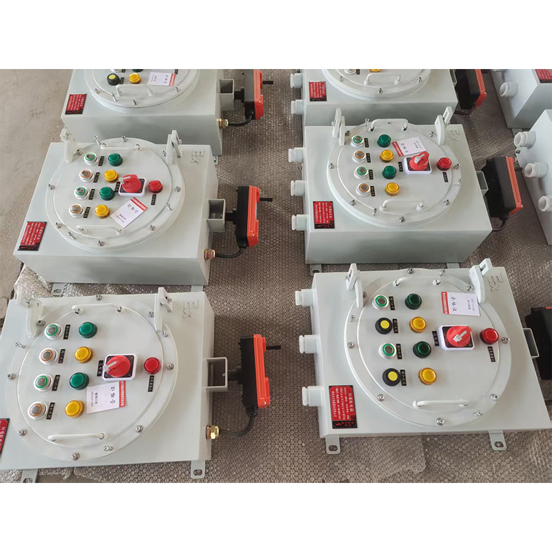 Взрывобезопасный распределительный шкаф с кнопочным панелем