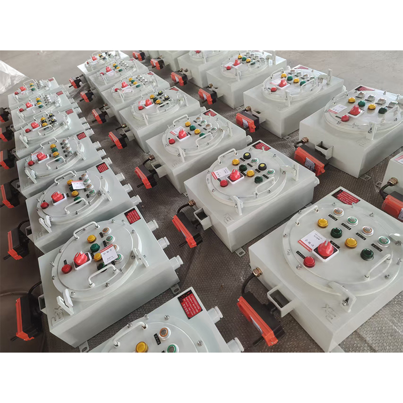 Взрывобезопасный распределительный шкаф с кнопочным панелем