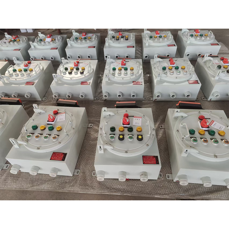 Взрывобезопасный распределительный шкаф с кнопочным панелем