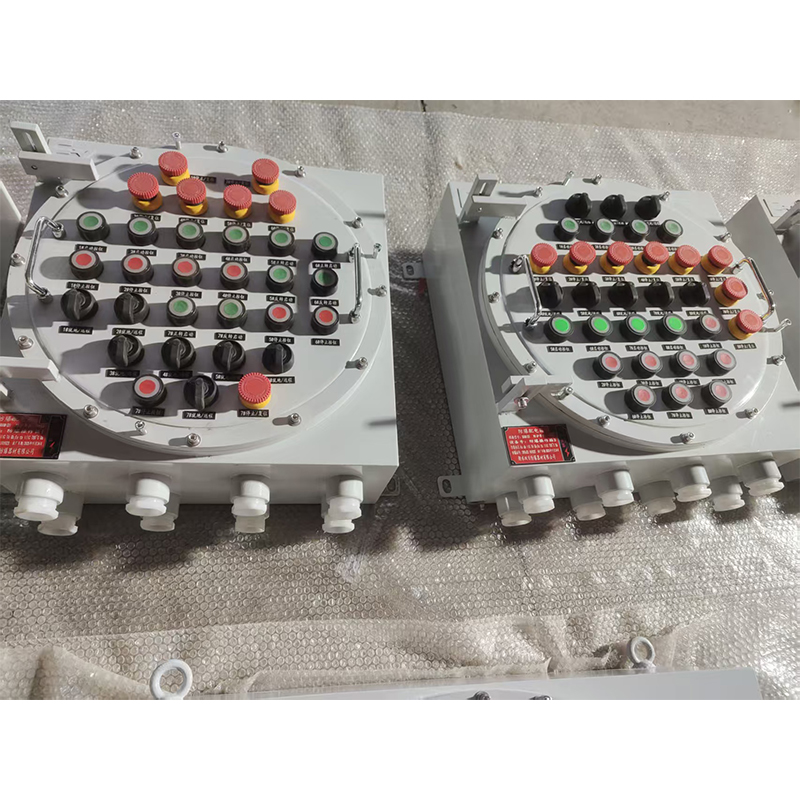 Взрывобезопасный распределительный шкаф с кнопками управления