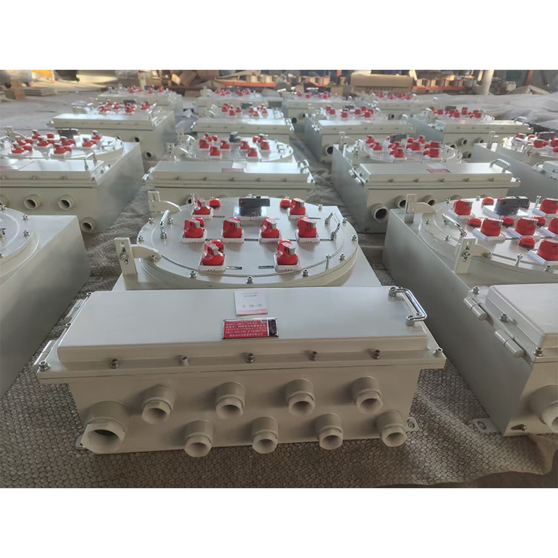 Взрывобезопасный распределительный шкаф с кнопочным панелем