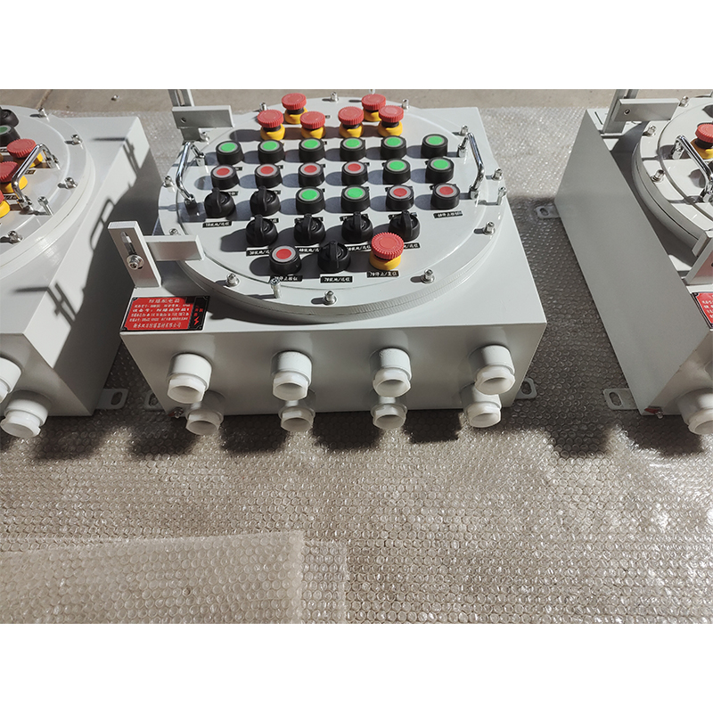 Взрывобезопасный распределительный шкаф с кнопками управления