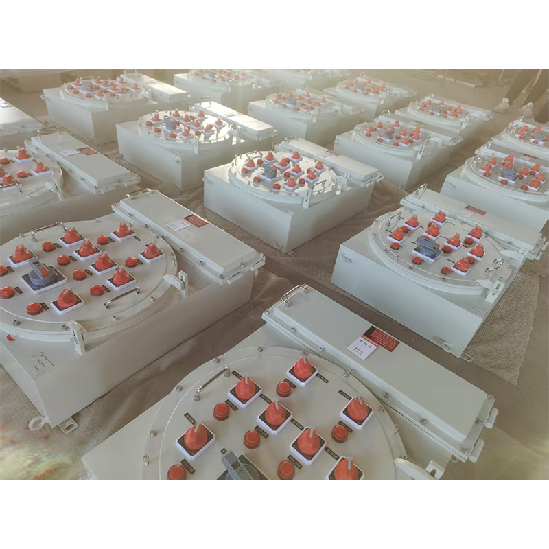 Взрывобезопасный распределительный шкаф с кнопочным панелем