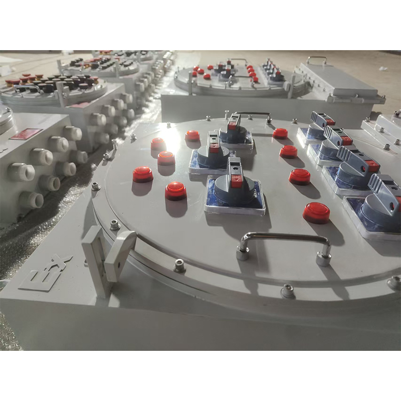 Взрывобезопасный распределительный шкаф с кнопками управления