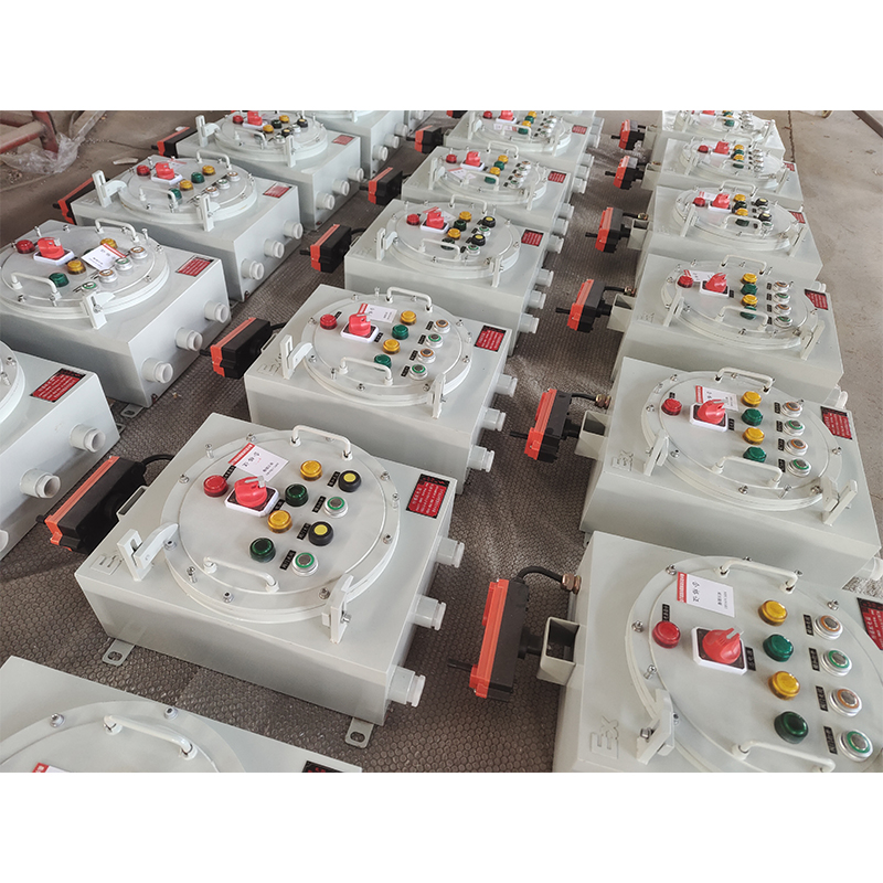 Взрывобезопасный распределительный шкаф с кнопочным панелем