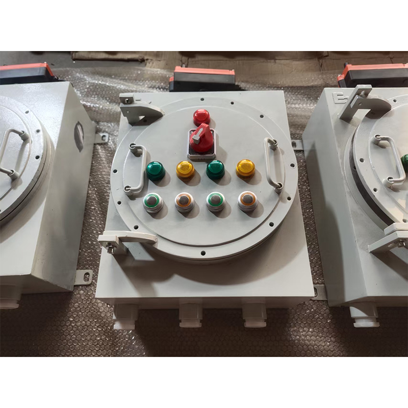 Взрывобезопасный распределительный шкаф с кнопочным панелем