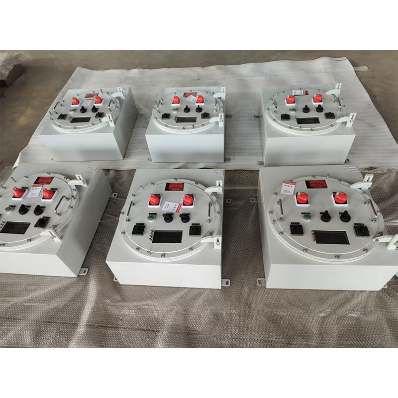 Взрывобезопасный распределительный шкаф с кнопочным панелем