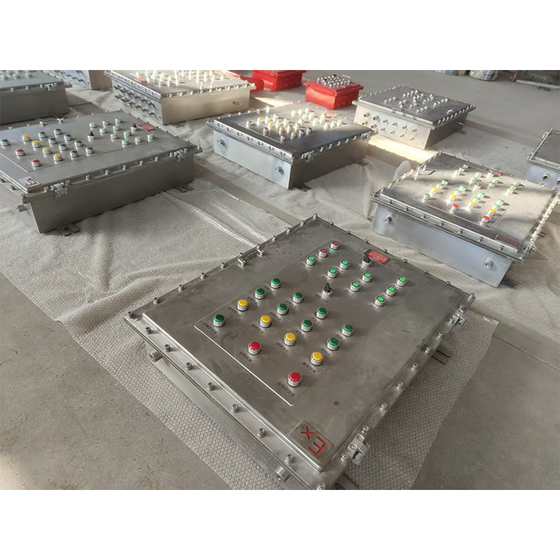 Взрывобезопасный шкаф управления с множественными кнопками