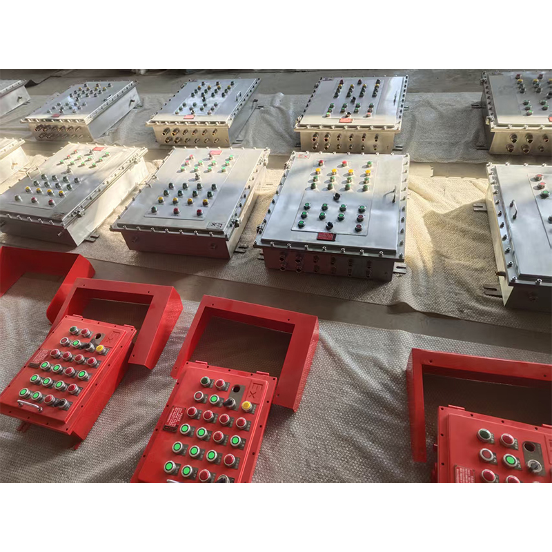 Взрывобезопасный шкаф управления с множественными кнопками