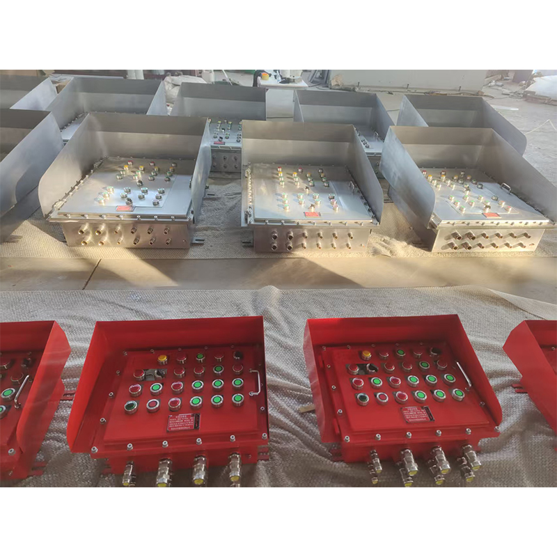 Взрывобезопасный шкаф управления с множественными кнопками