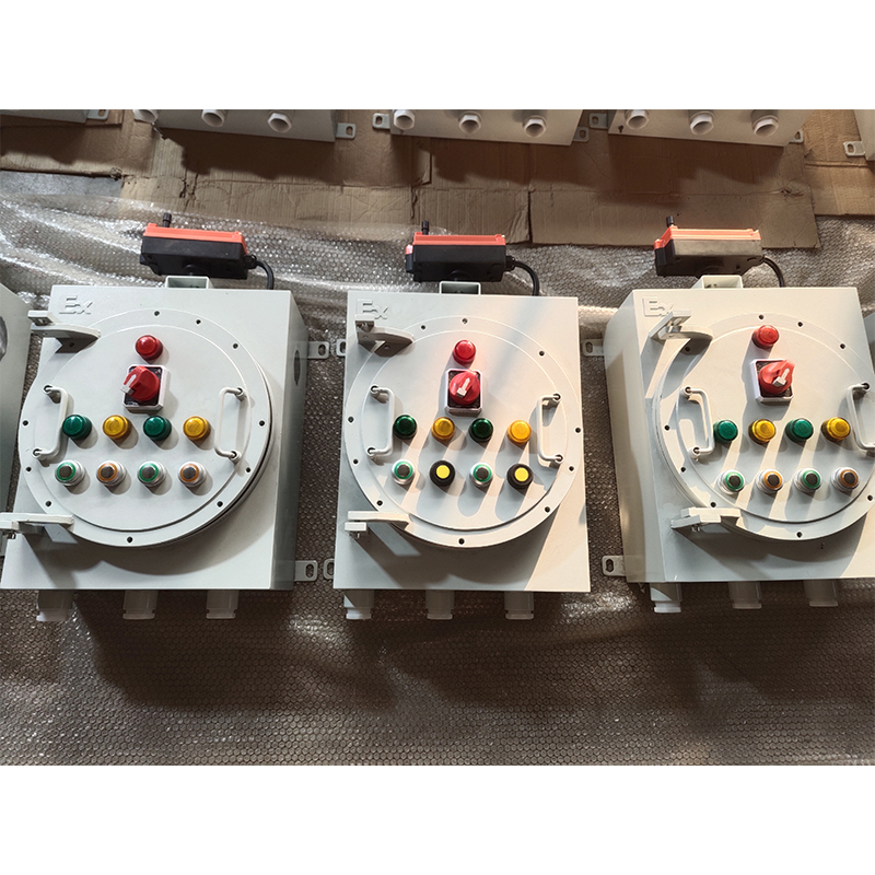 Коробка управления взрывобезопасная с подключением проводов