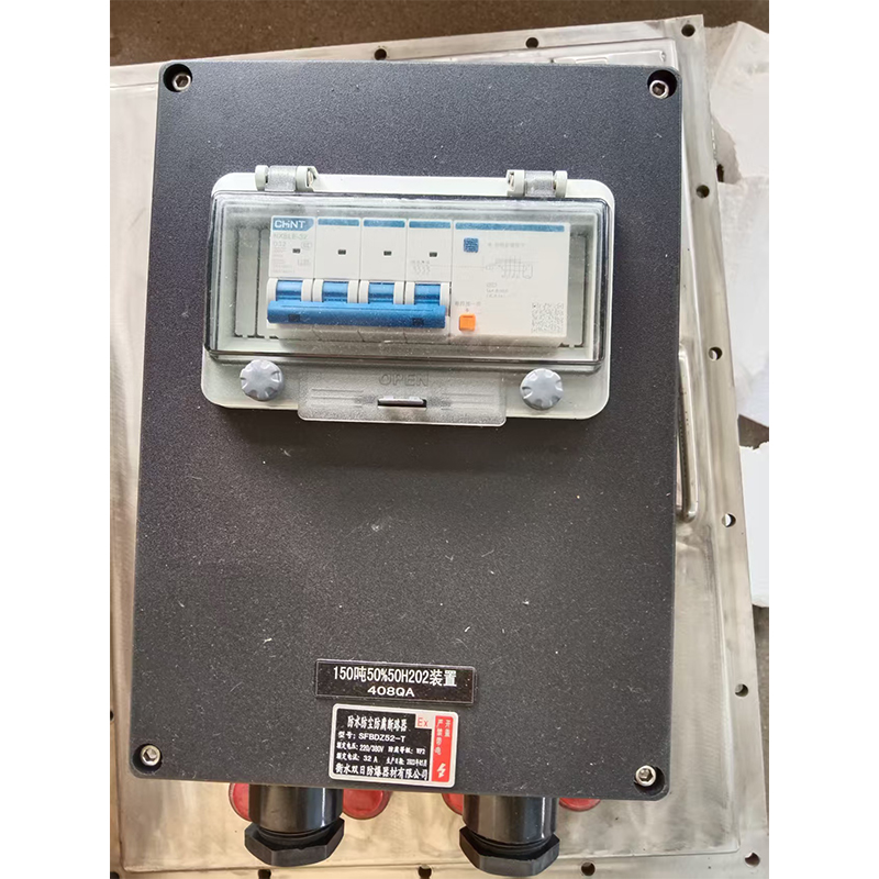 Распределительная коробка в пластиковом корпусе