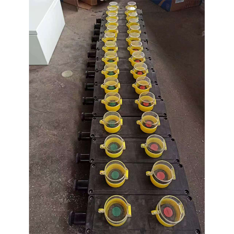 Распределительная коробка в пластиковом корпусе