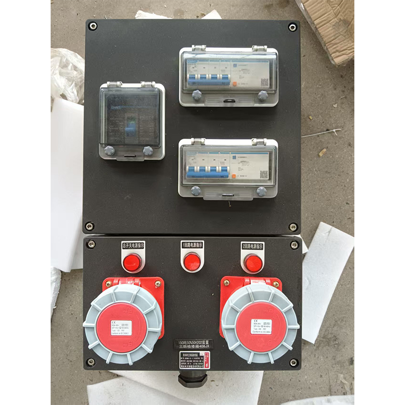 Распределительная коробка в пластиковом корпусе