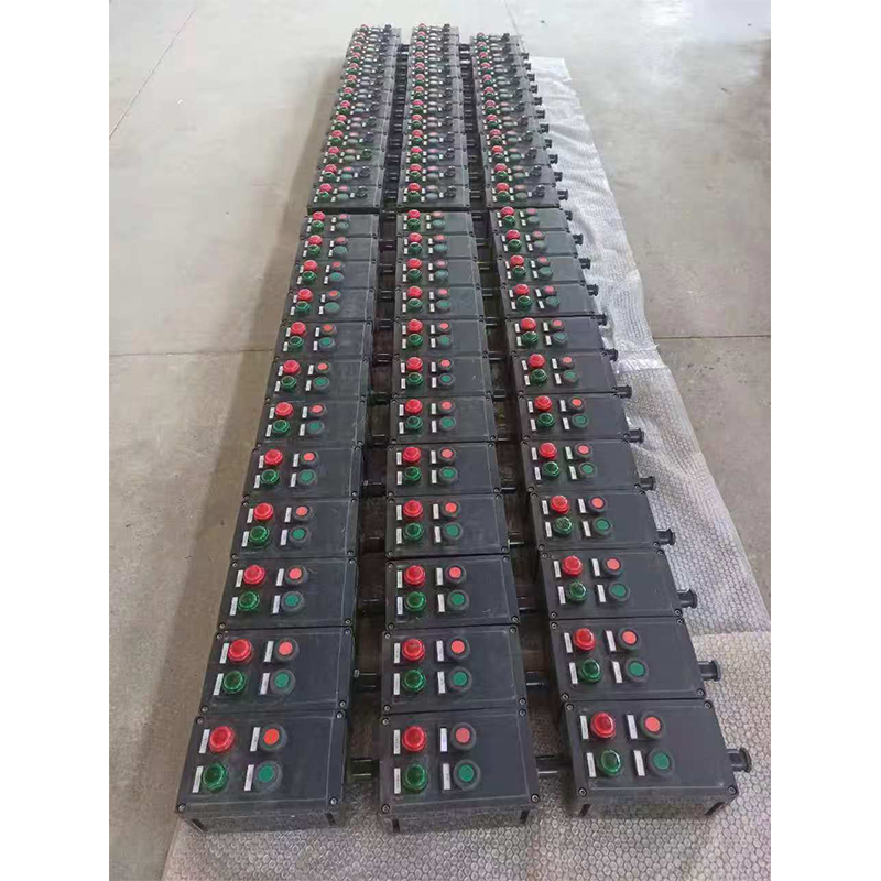 Распределительная коробка в пластиковом корпусе