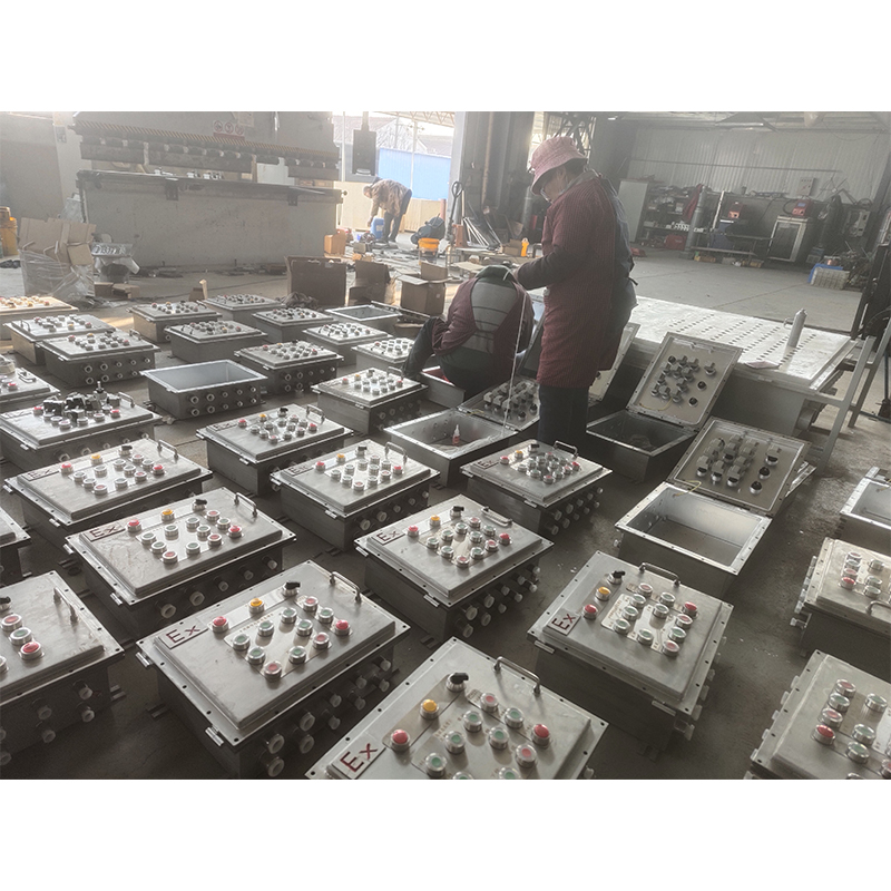 Распределительная коробка из литого алюминия