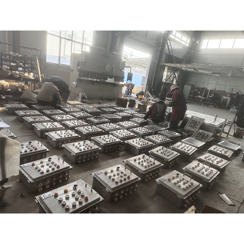 Распределительная коробка из литого алюминия