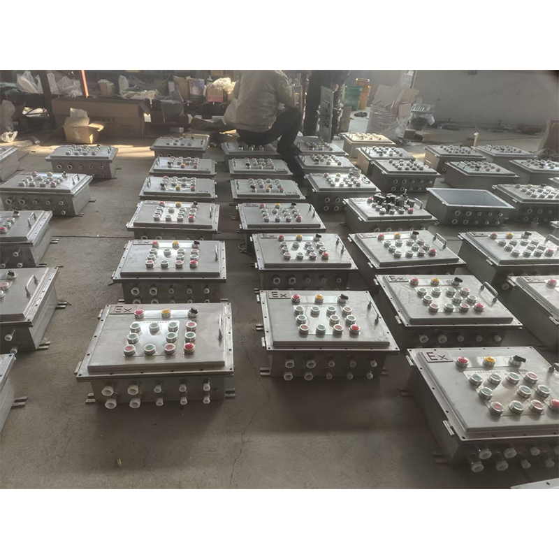 Распределительная коробка из литого алюминия