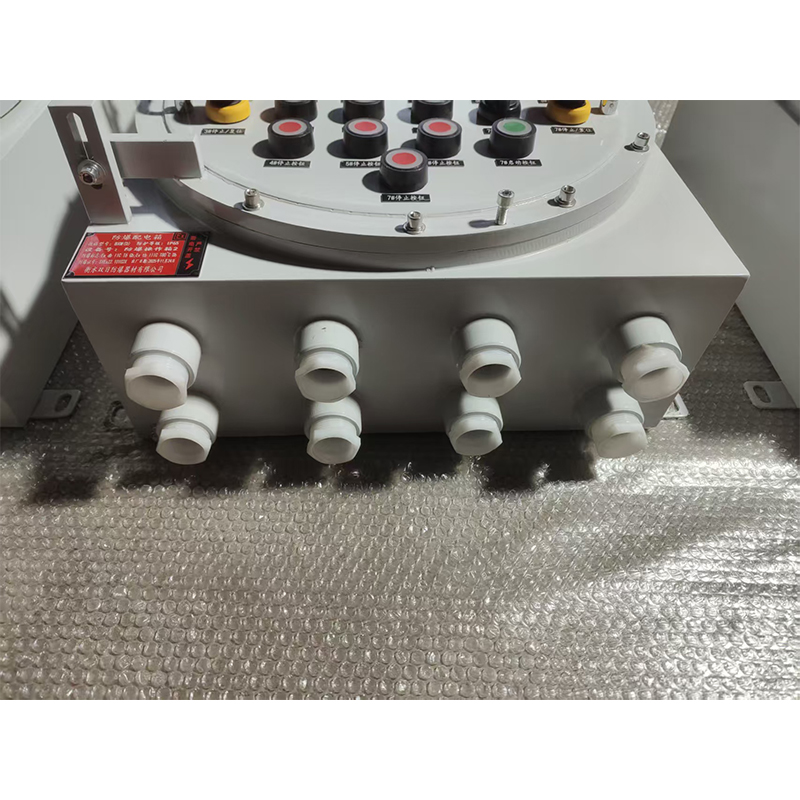 Распределительный блок взрывобезопасный с кнопочным панелем