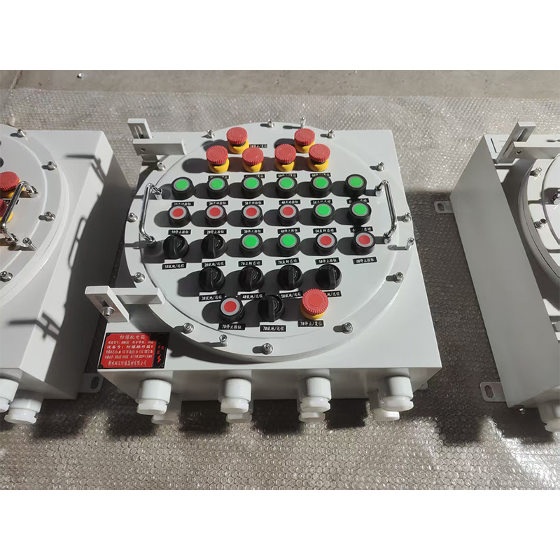 Распределительный блок взрывобезопасный с кнопочным панелем