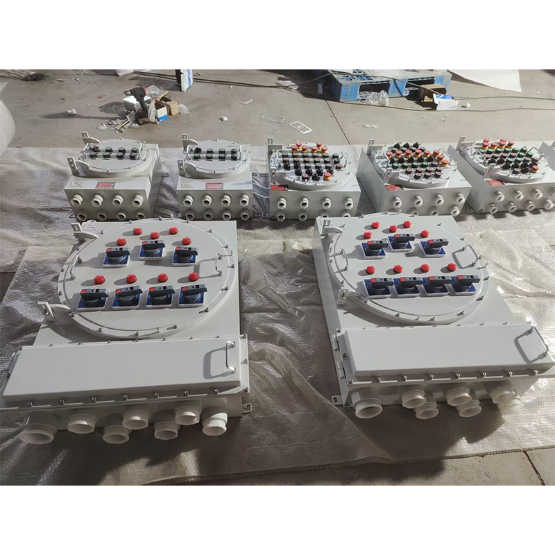 Распределительный блок взрывобезопасный с кнопочным панелем