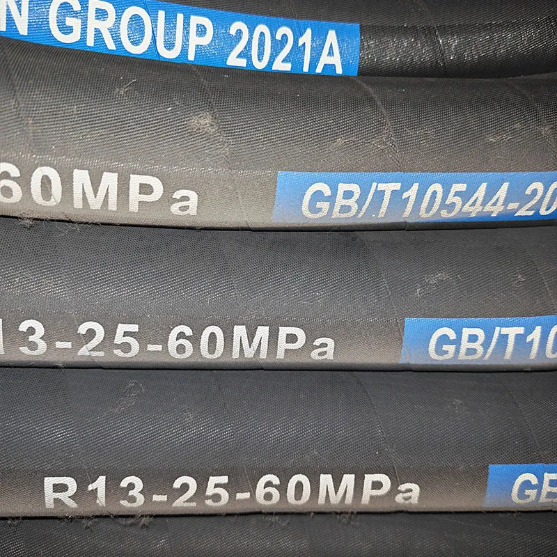 Гидравлический шланг высокого давления с многослойной спиральной навивкой для работы в тяжелых условиях