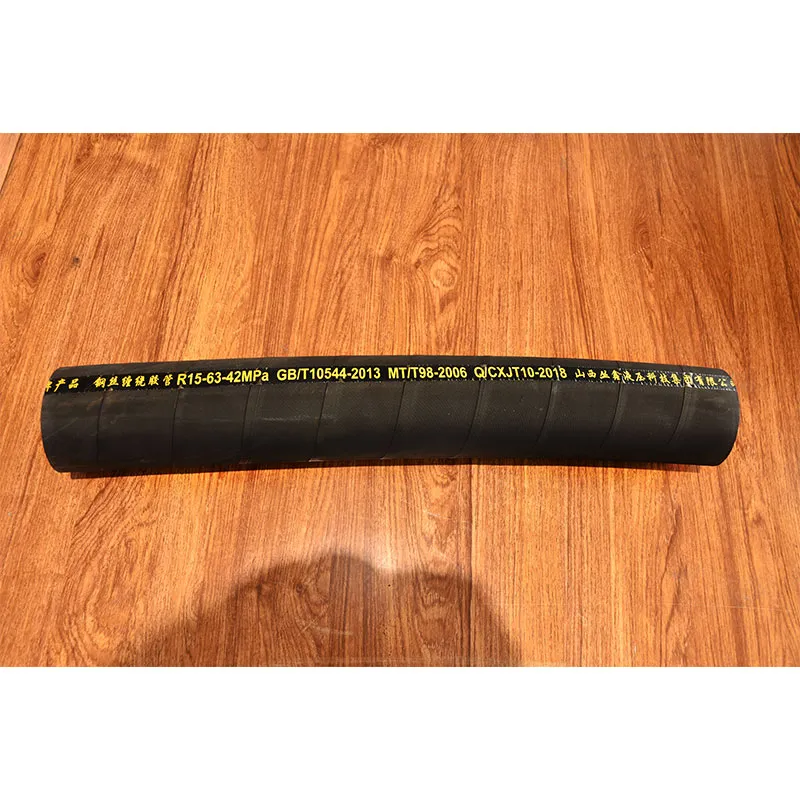 Гидравлический шланг сверхвысокого давления с многослойной спиральной навивкой для работы в тяжелых условиях