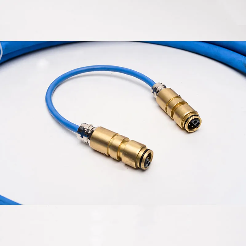 Соединитель с резиновым защитным кожухом и стальной оплеткой