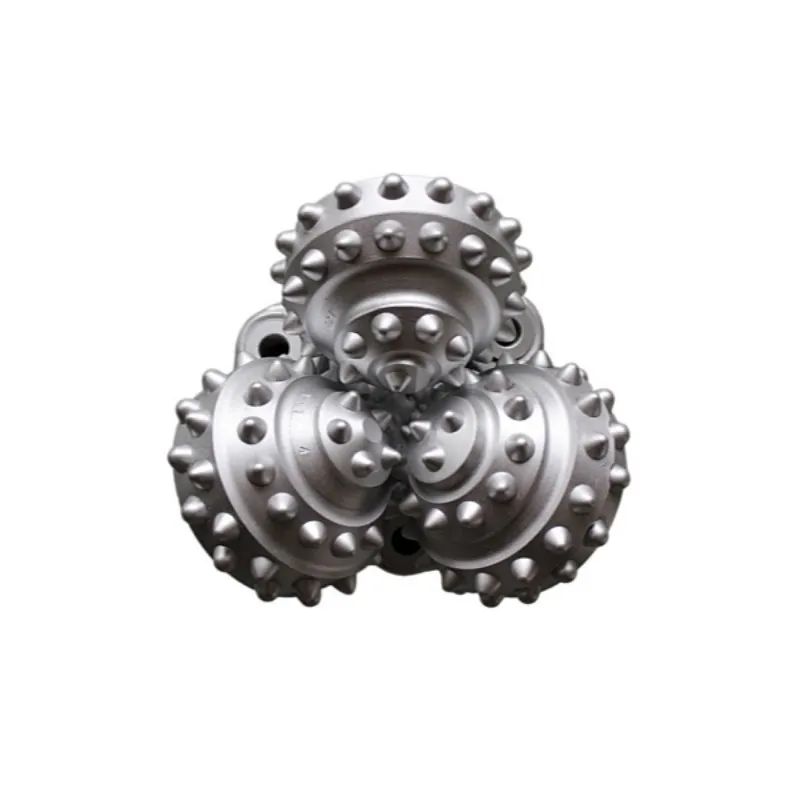 Трехшарошечное долото с твердосплавным вооружением