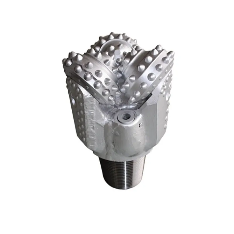 Трехшарошечное долото с твердосплавным вооружением