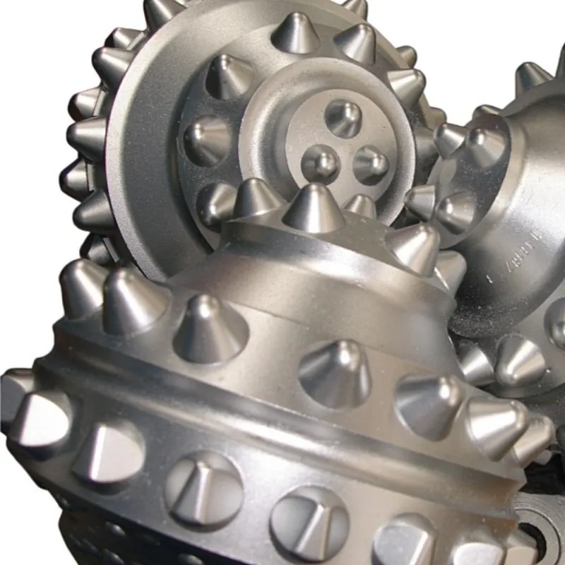 Трехшарошечное долото с твердосплавным вооружением